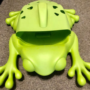 BOON FROG PAD BATH CADDY AND SCOOP WITH SUCTION MOUNT